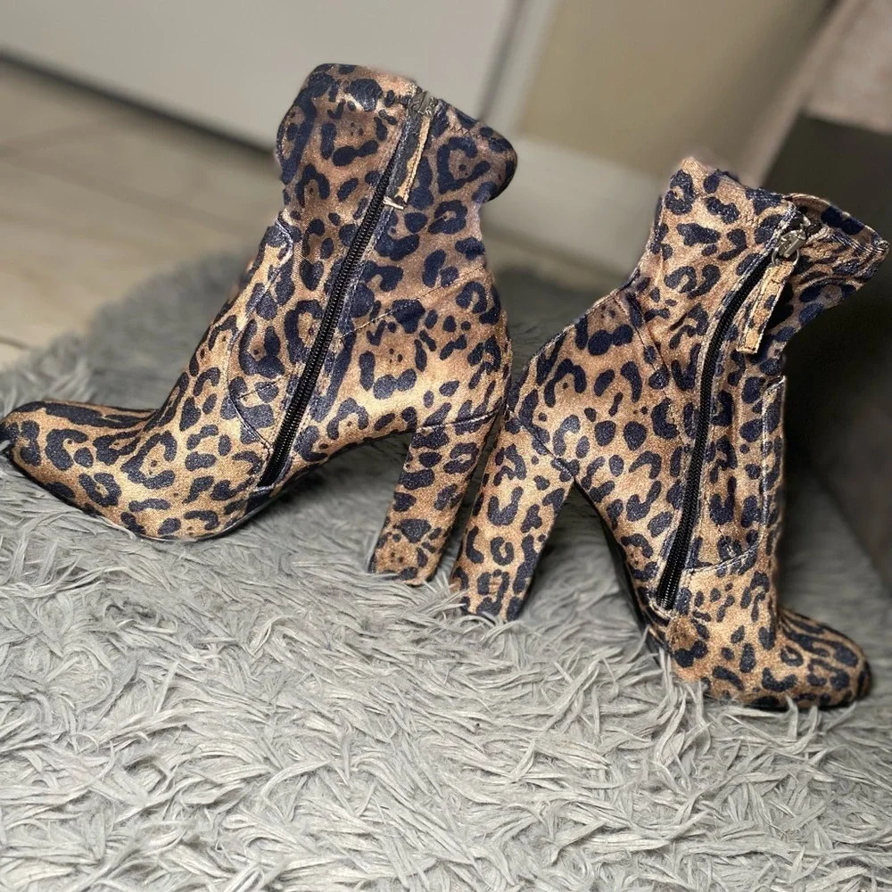 Steve Madden Edit Velvet Chunky Leopard Sock Booties in size 8.5.